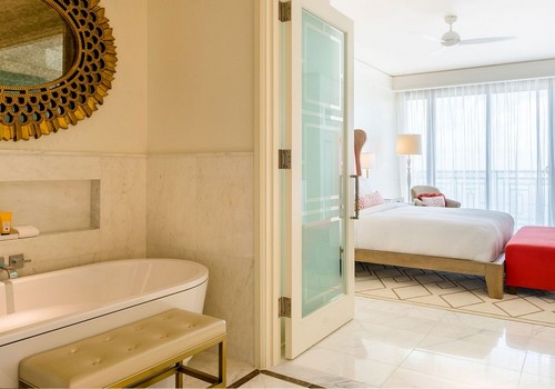 One-Bedroom Fountain View Residence with One King Bed (East Tower)