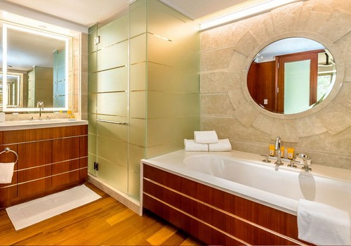 One-Bedroom Poolside Villa with One King Bed
