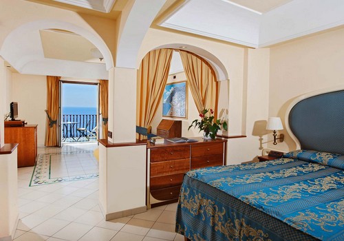 Suite La Sponda – Outside the main hotel