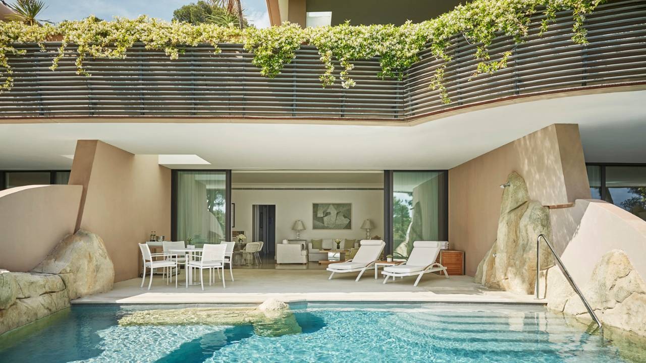 Four Seasons Pool Suite