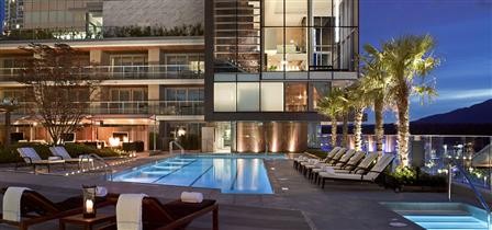 Deluxe Pool View Room