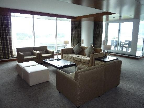 Coal Harbour Corner Suite