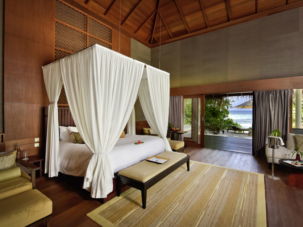 One Bedroom Ocean Sunrise Revive with Private Pool over water