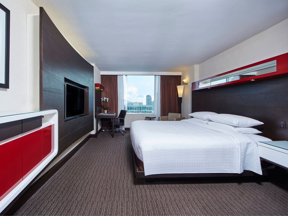 1 King Bed City View