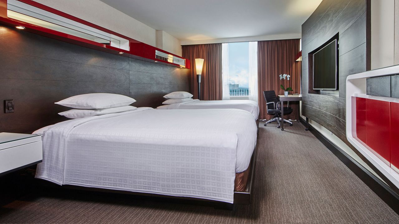 2 Double Beds