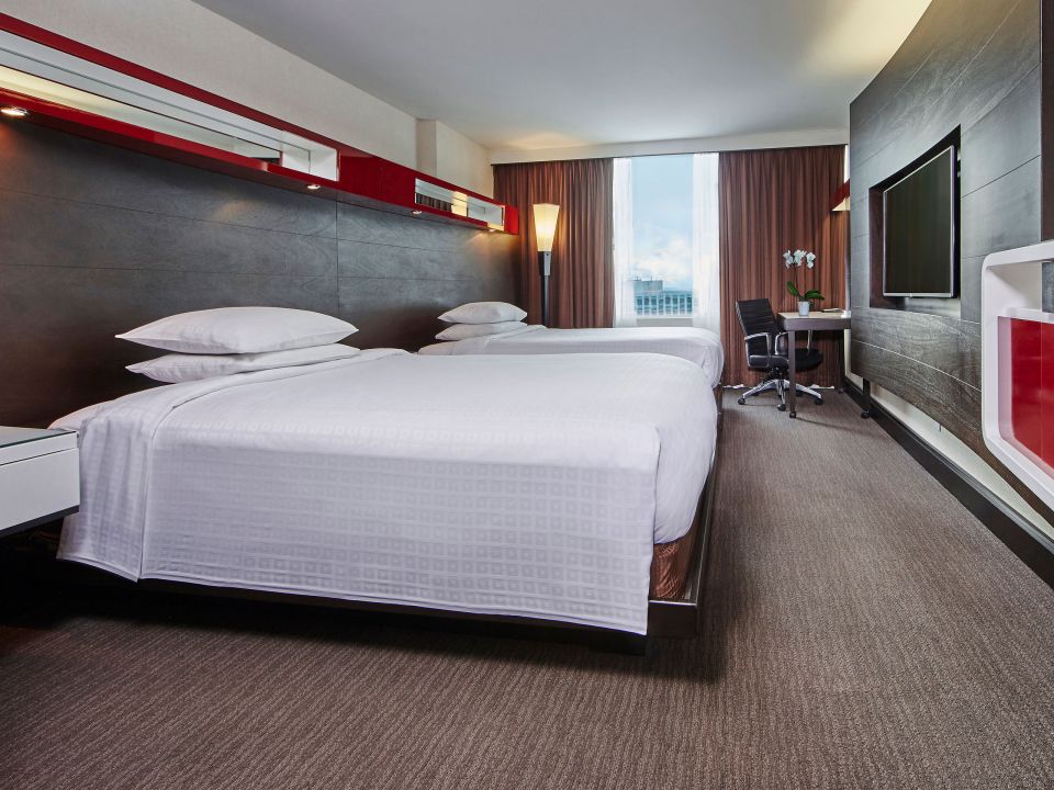 2 Queen Beds City View