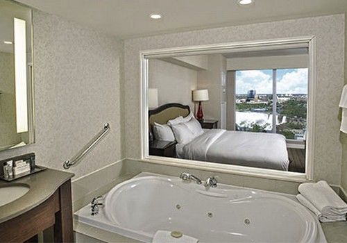 King Jacuzzi Room