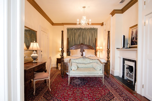 Versailles Court