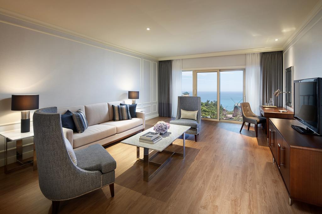 Premier King Suite with Ocean View