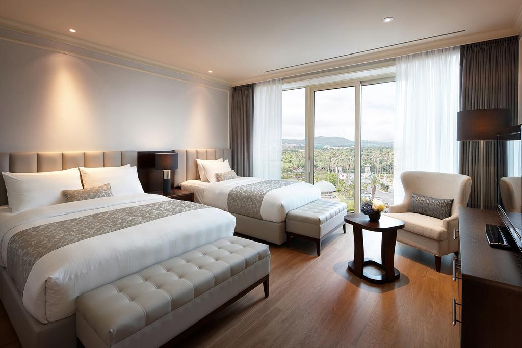 Superior Suite Family Twin with Mountain View